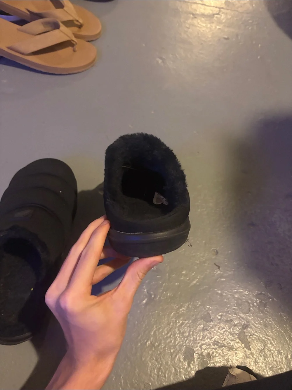 Nike Kids Black Quilted Slip-On Puffer Slippers with Faux Fur Trim